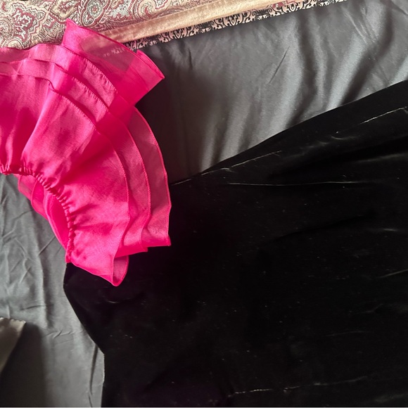 Brand new Linda Cherry dress in velvet and ruffle sleeves - Picture 4 of 4